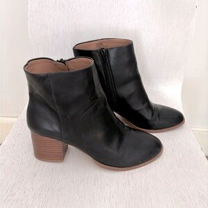 J. CREW black faux leather wood style heel ankle boot 10.5 zipper